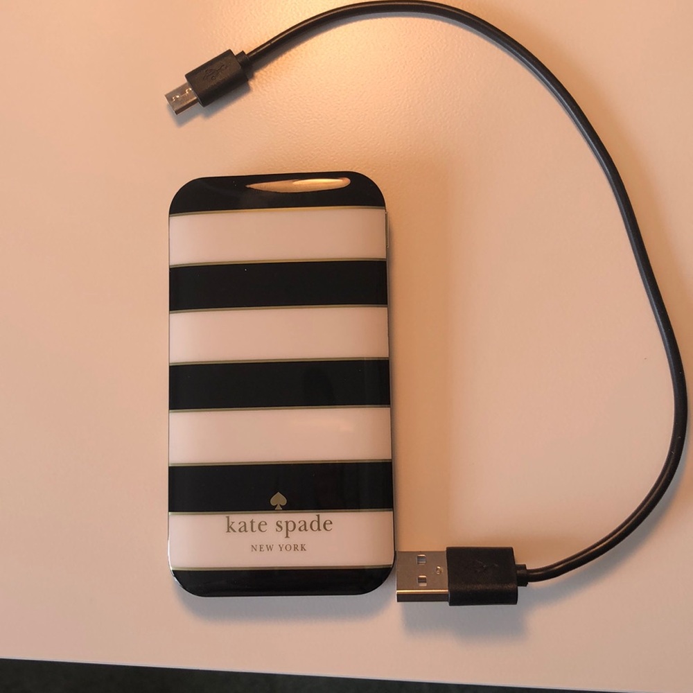 Wireless phone charger